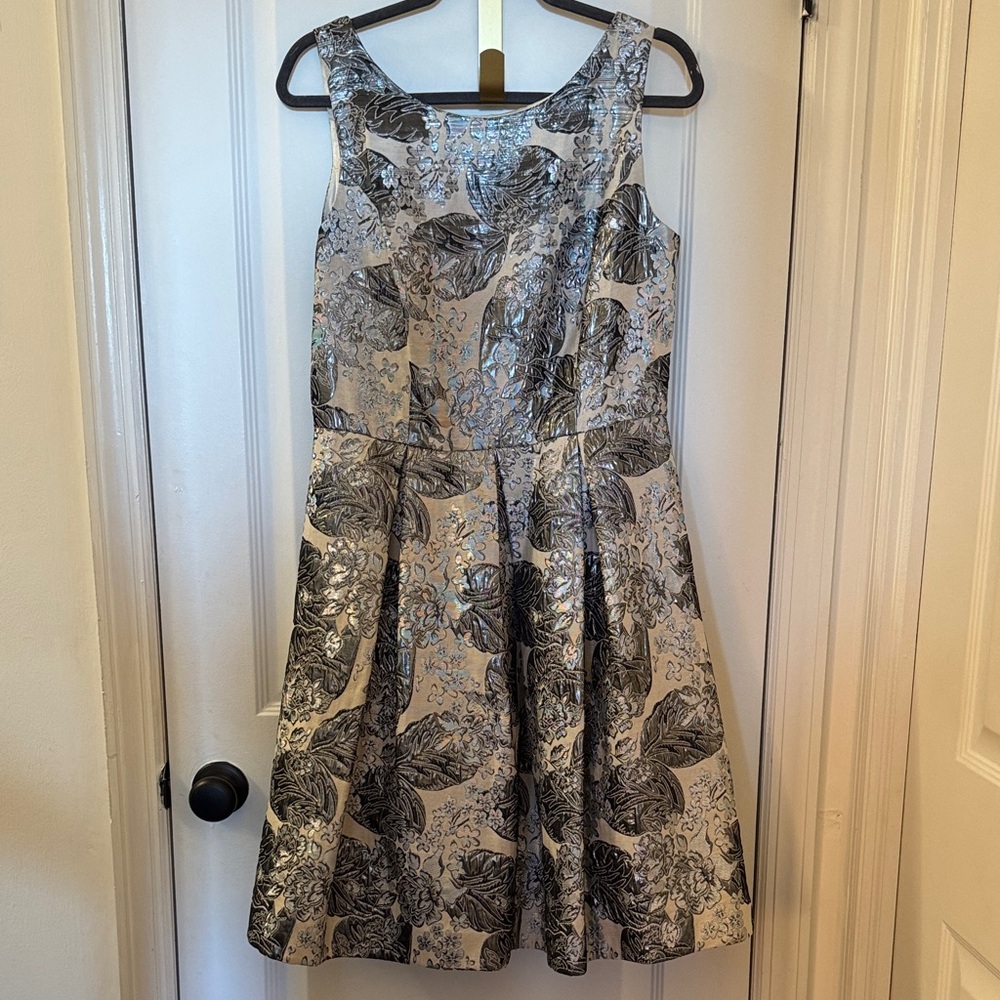 Nicole Miller Metallic Grey Satin Lined Women’s Dress